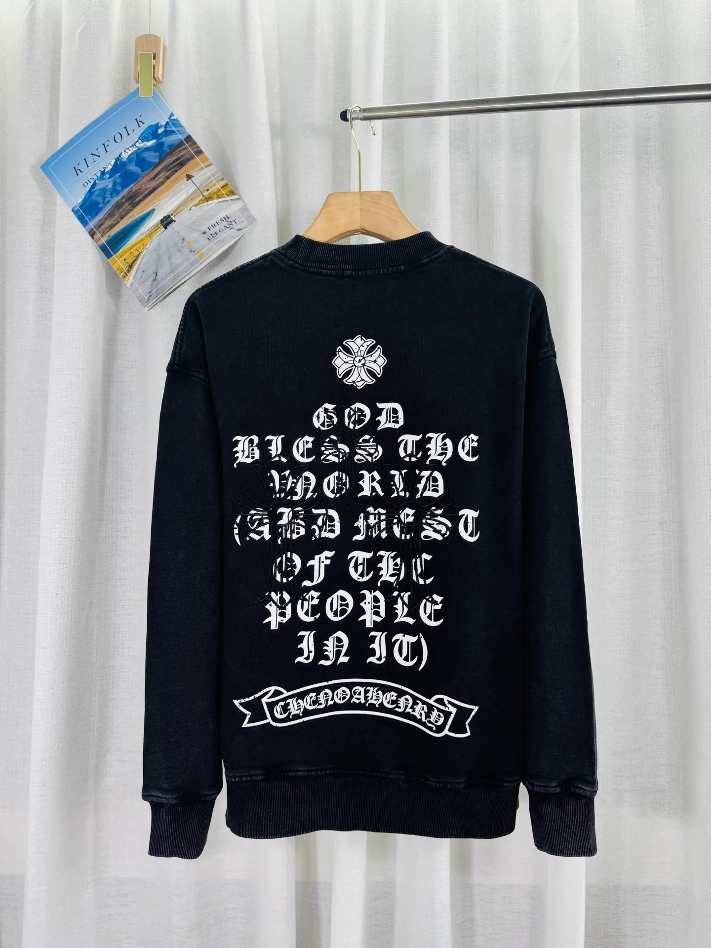 P270 top version, real shot without P, ​​different from market currency) 𝗖𝗵𝗿𝗼𝗺𝗲 𝗛𝗲𝗮𝗿𝘁𝘀/Cro Heart 2025 washed patch embroidery autumn and winter new original single counter American laser burnt 3D three-dimensional color embroidered couple casual sweatshirt 👑The highest version! Customized fabric 430g tripe terry fabric! American acid-washed and distressed original fabric, laser burnt pattern, exquisite embroidery of letters! The best-selling model in the counter, very comfortable to wear. Accessories: original molded and authenticated collar label➕100% silk wash label. Genuine purchase-grade original hangtag➕matching hanging rope➕3D hanging beads➕original packaging bag. Craftsmanship: The original version has consistent wiring! The highest version of the armhole matching technique! Color: Gray Black Size: S M L XL Style No.: 9336